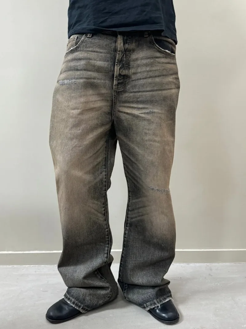 Aglaonema Red - Jeans baggy bootcut dengan efek pudar